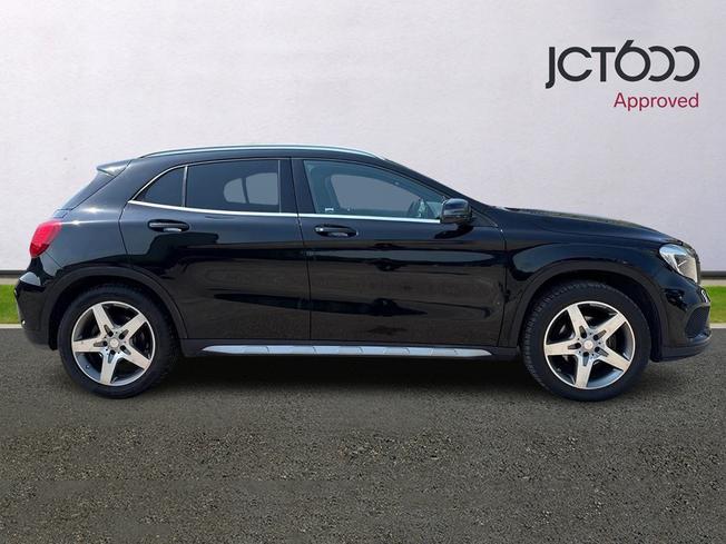 MERCEDES-BENZ GLA Photo 4