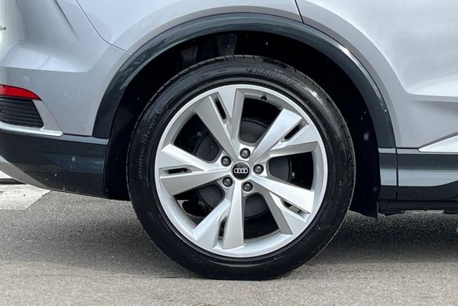 AUDI Q4 Photo 5
