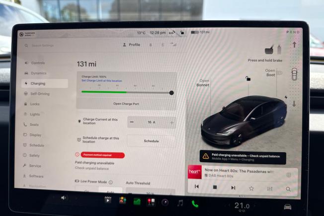TESLA Model 3 Photo 28