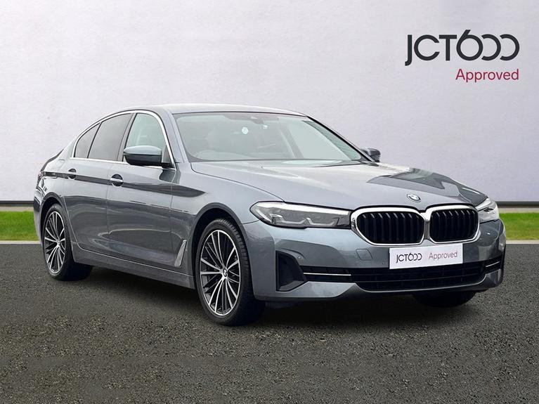 Used 2020 BMW 5 Series 2.0 530e 12kWh SE Saloon 4dr Petrol Plug-in Hybrid Steptronic Euro 6 (s/s) (292 ps) Blue at JCT600