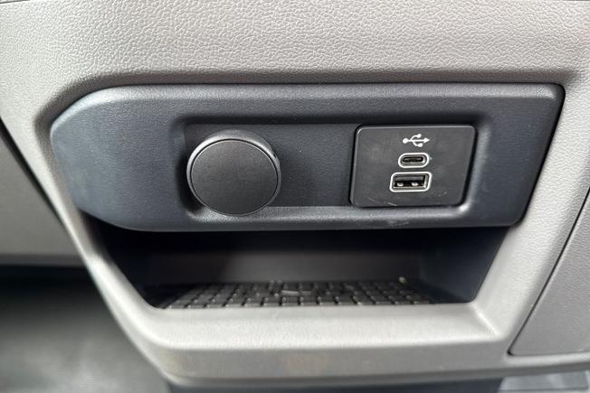 VOLKSWAGEN Transporter Photo 24