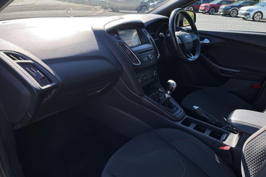 Ford Focus Photo autoimg-cf769bbc58cca83d33e9ab4ad0b085a37d7c7301.jpg