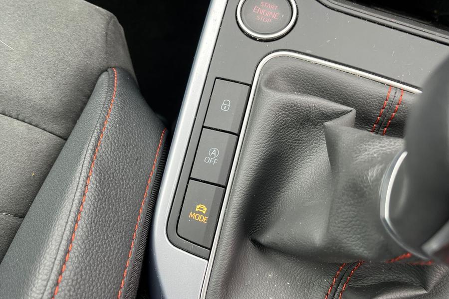 SEAT ARONA Photo autoimg-cf7acba4a68592a49857740b78c30b7e2bb6e648.jpg