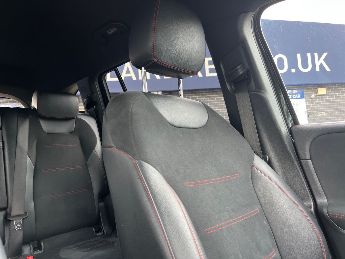 Mercedes-Benz EQB Photo 38