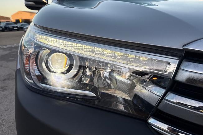 TOYOTA Hilux Photo 19