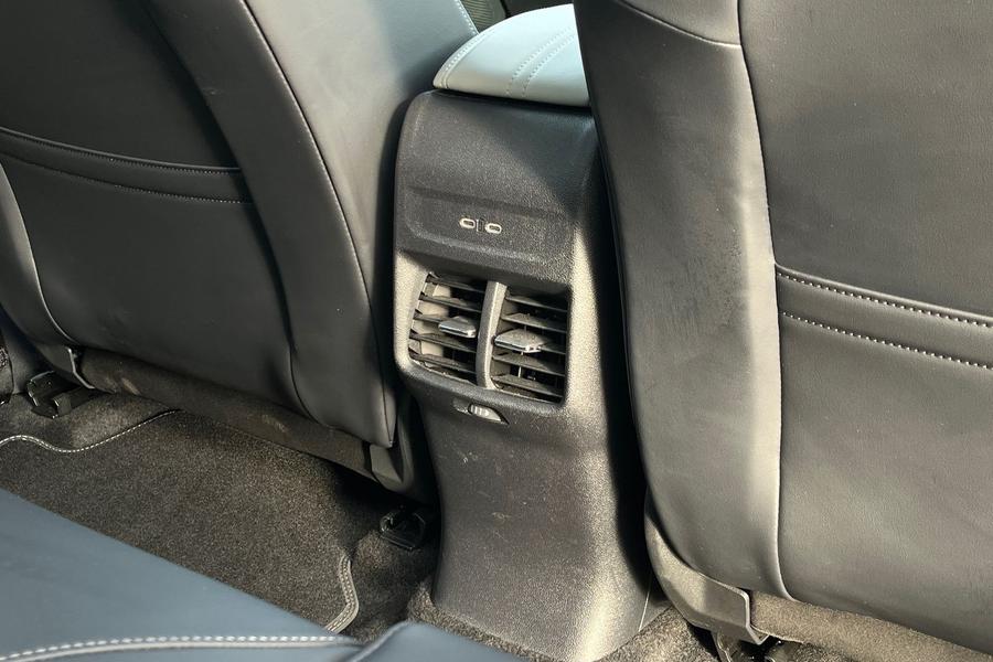 Ford Explorer Photo autoimg-cf87bfc33eb91369d3f295ea5522c4cdbd7c8a34.jpg