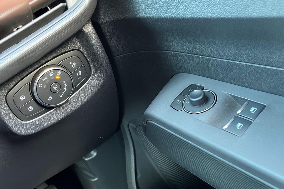 Used FORD E-TRANSIT COURIER YO75HFX 8