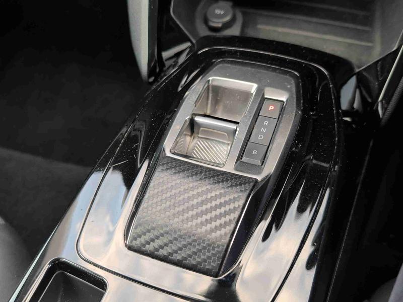 Used Peugeot E-2008 YD22ORO 39