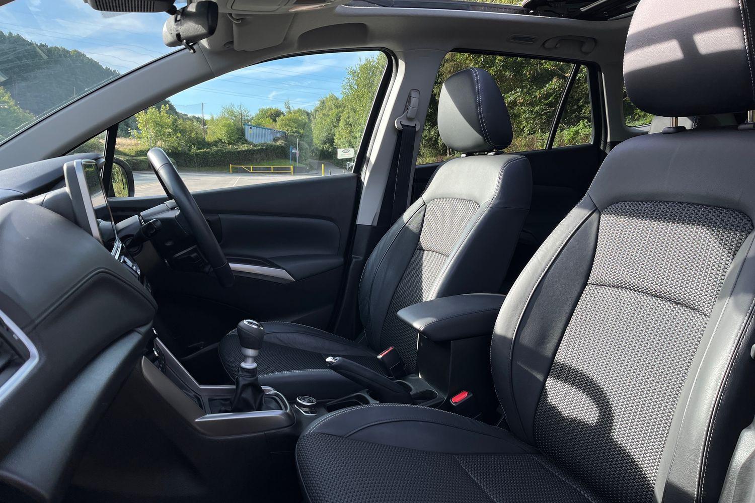 Suzuki S-Cross Photo 18