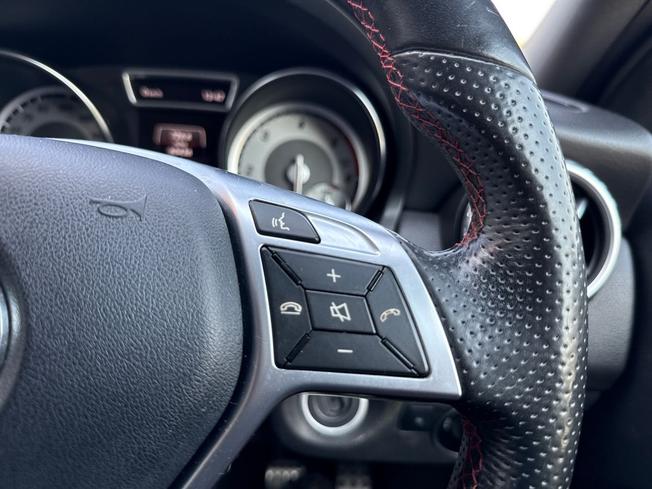 MERCEDES-BENZ GLA Photo 17