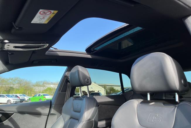 AUDI Q8 Photo 42