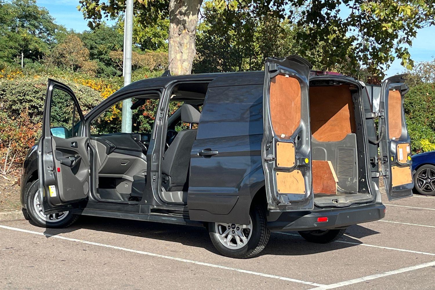 Ford TRANSIT CONNECT Photo 6