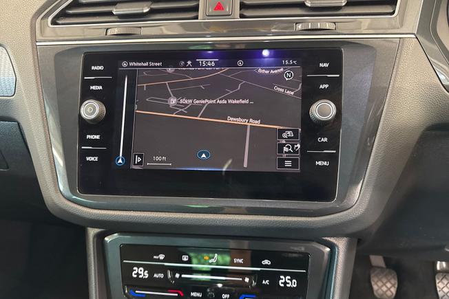 VOLKSWAGEN Tiguan Photo 14