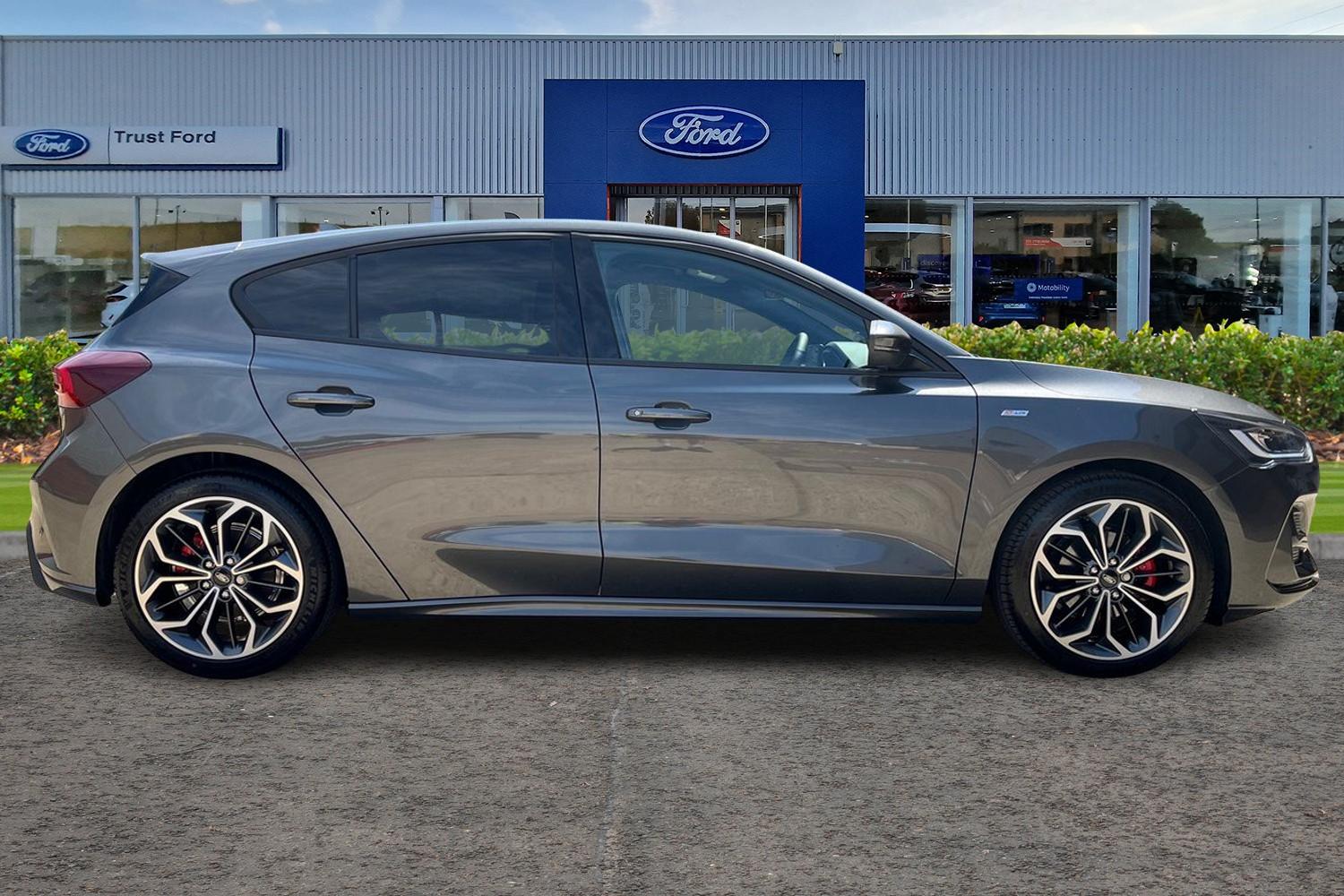 Ford Focus Photo 2