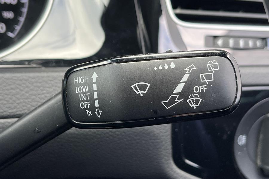 Volkswagen GOLF Photo autoimg-cfb0e8f685de69f46da26a491991f6840ac1c58d.jpg