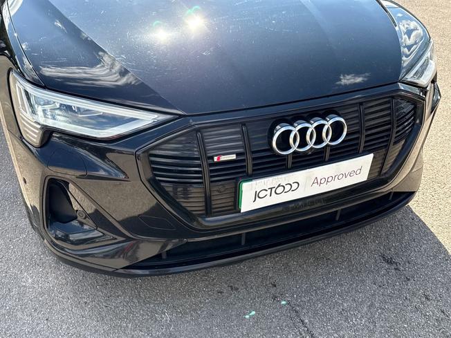 AUDI e-tron Photo 33