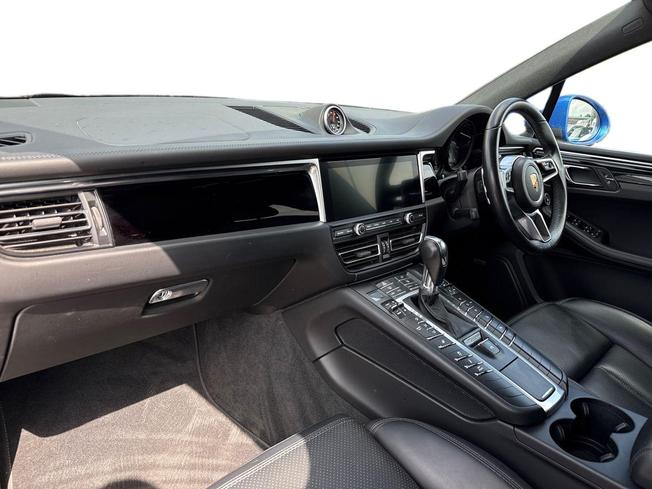 PORSCHE Macan Photo 2