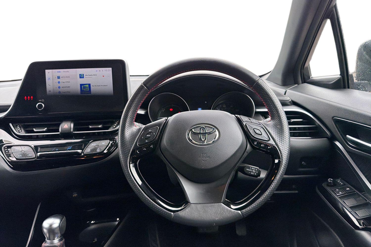 Toyota C-HR Photo 10