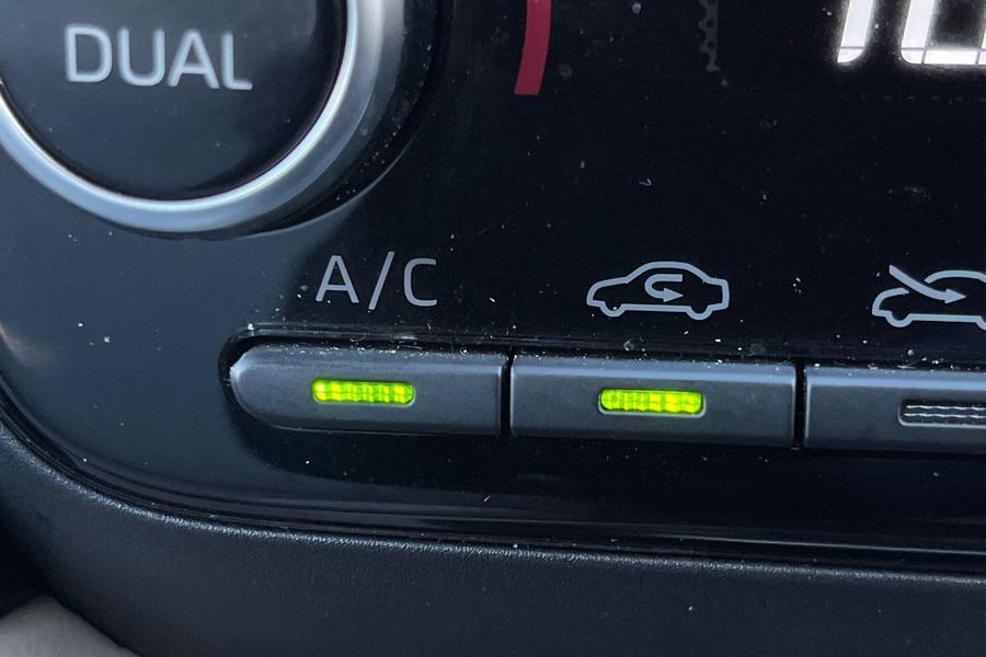 Toyota YARIS Photo autoimg-cfb9a04fcc50d7cbc9ec71ba53d5bb0931838756.jpg