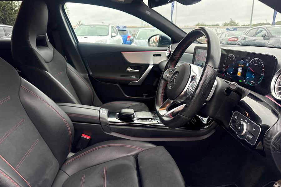 Mercedes-Benz A CLASS Photo autoimg-cfbafaa3c59b6073585a15939c49390a92f9a07e.jpg
