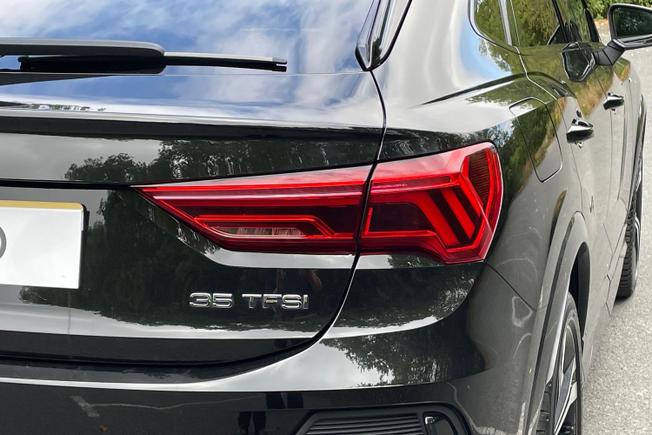 AUDI Q3 Photo 18