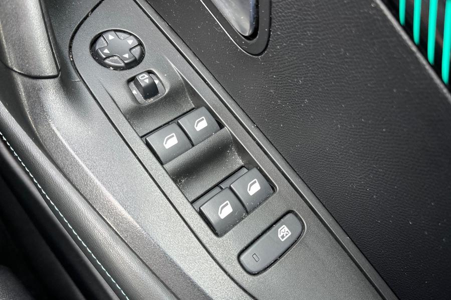Peugeot 2008 Photo autoimg-cfcd5f34e798ea0f17cb98bda615216c72bdedc9.jpg