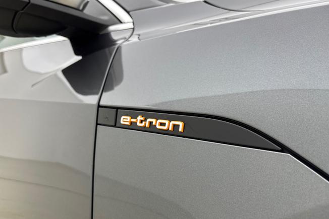 AUDI E-Tron S Photo 21