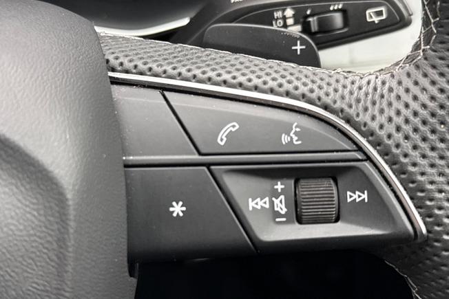 AUDI Q7 Photo 17