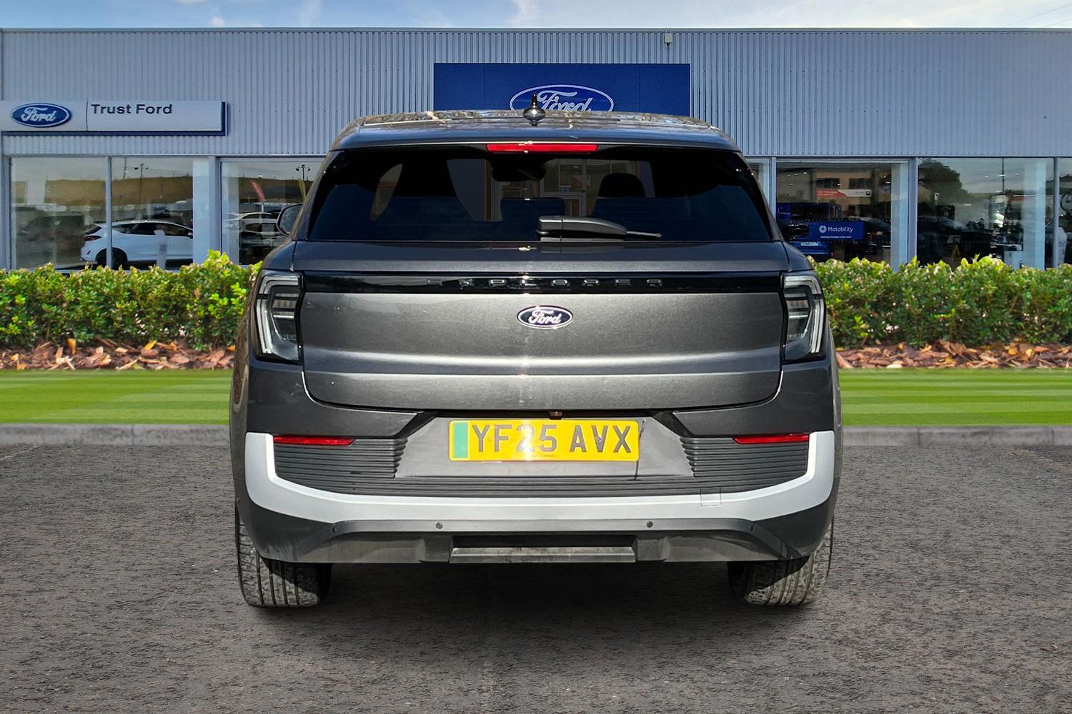 Ford EXPLORER Photo 6