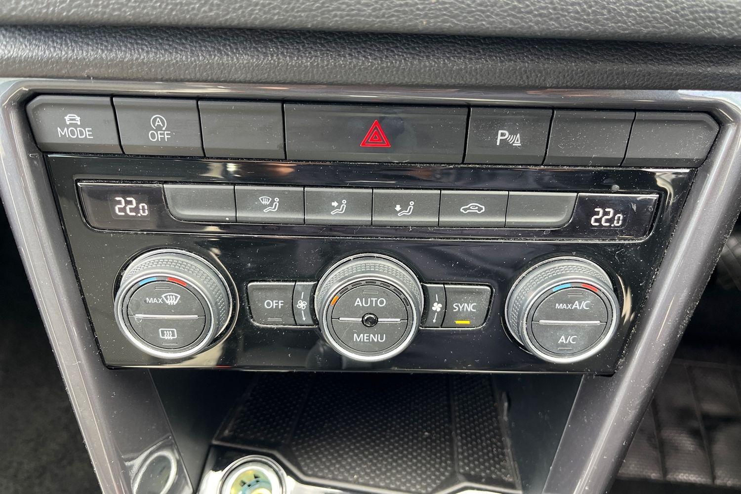 Volkswagen T-Roc Photo 23