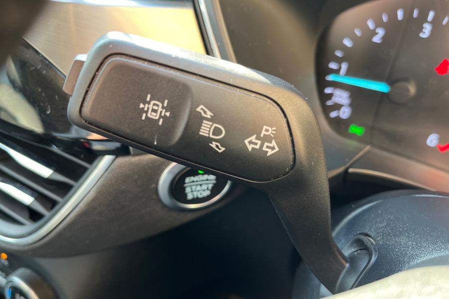 Ford KUGA Photo autoimg-cfda22d5a172566cc08fe6a96b0b6043049a8536.jpg
