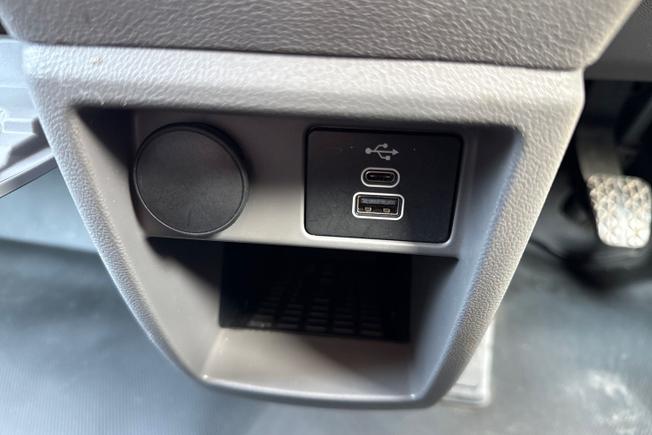 VOLKSWAGEN Transporter Photo 48