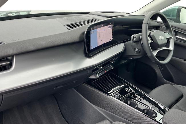 AUDI Q3 Photo 2