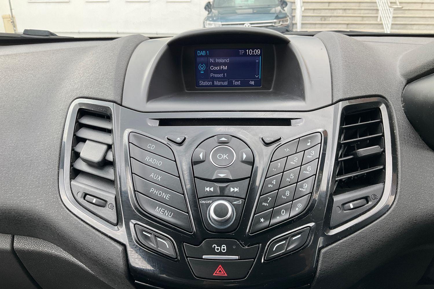 Ford FIESTA Photo 22