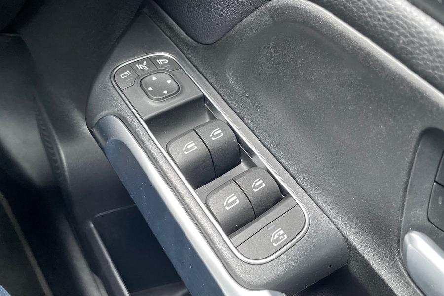 Mercedes-Benz GLB Photo autoimg-cfe0f0b65e9cf6590ec4a1e0c8e49a526146b17d.jpg