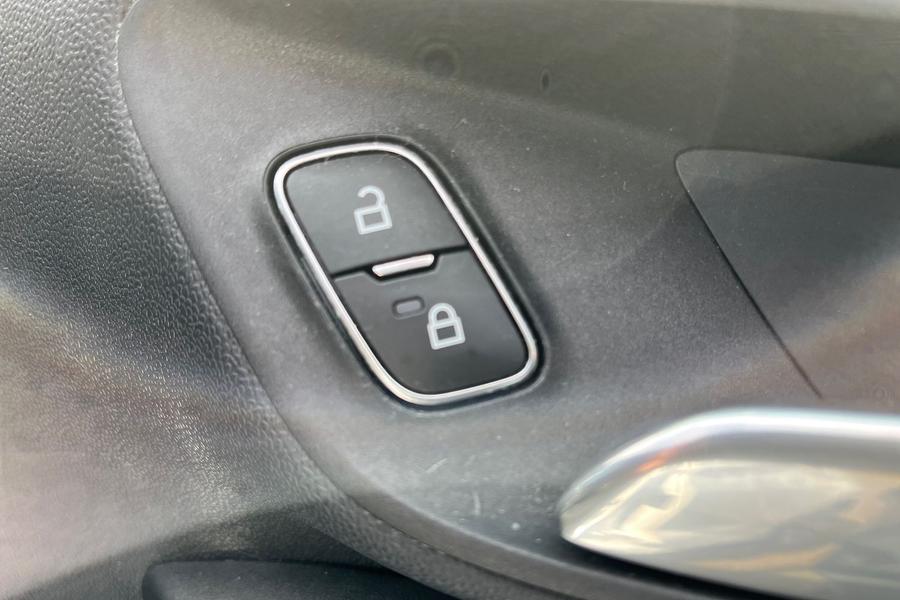 Ford FIESTA Photo autoimg-cfe38e1fb68722763fb25505eeb7955c36bcc447.jpg