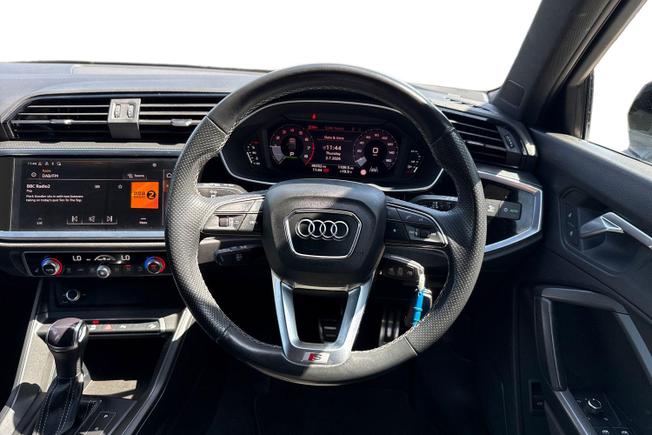 Audi Q3 Photo 11