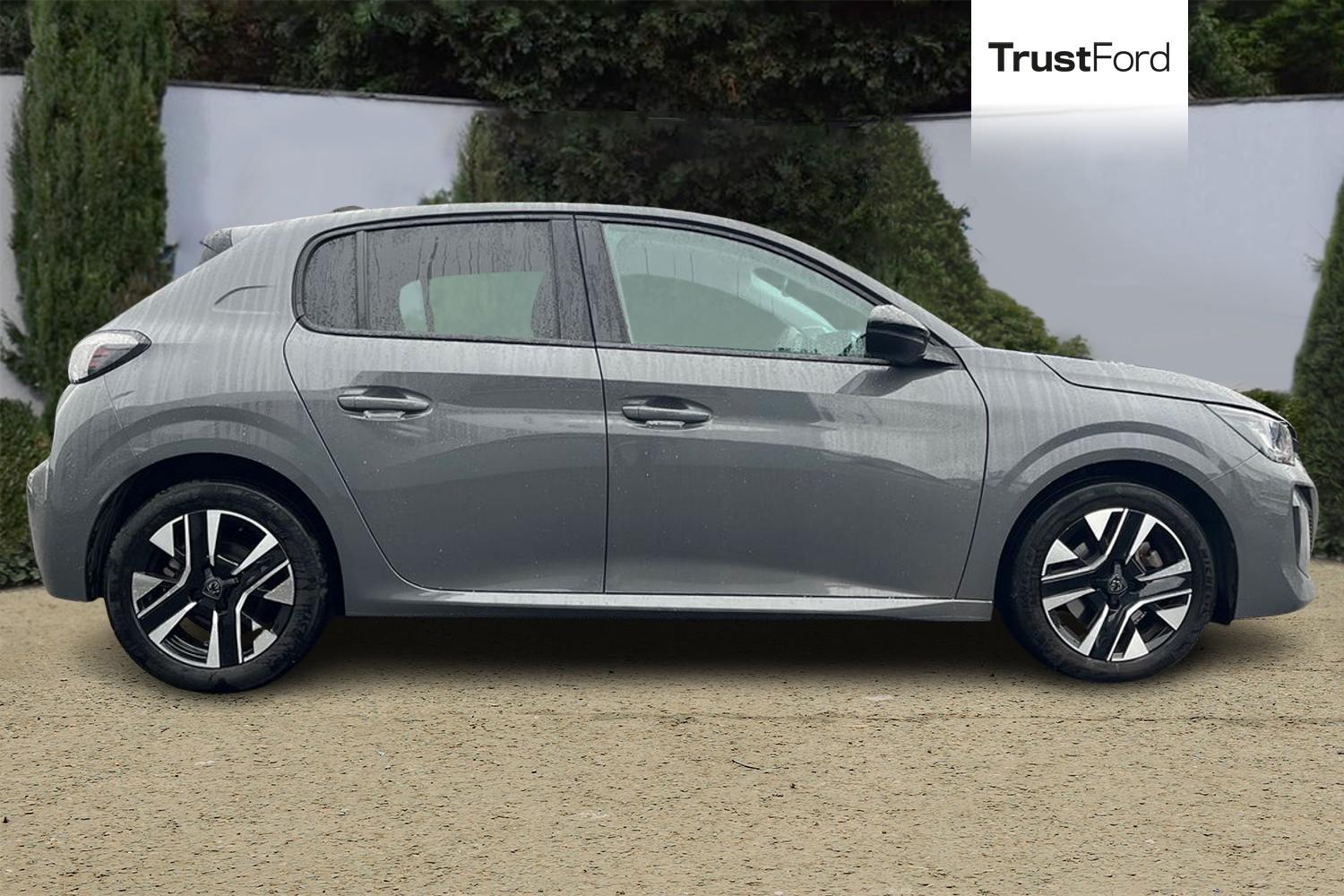 Peugeot 208 Photo 2