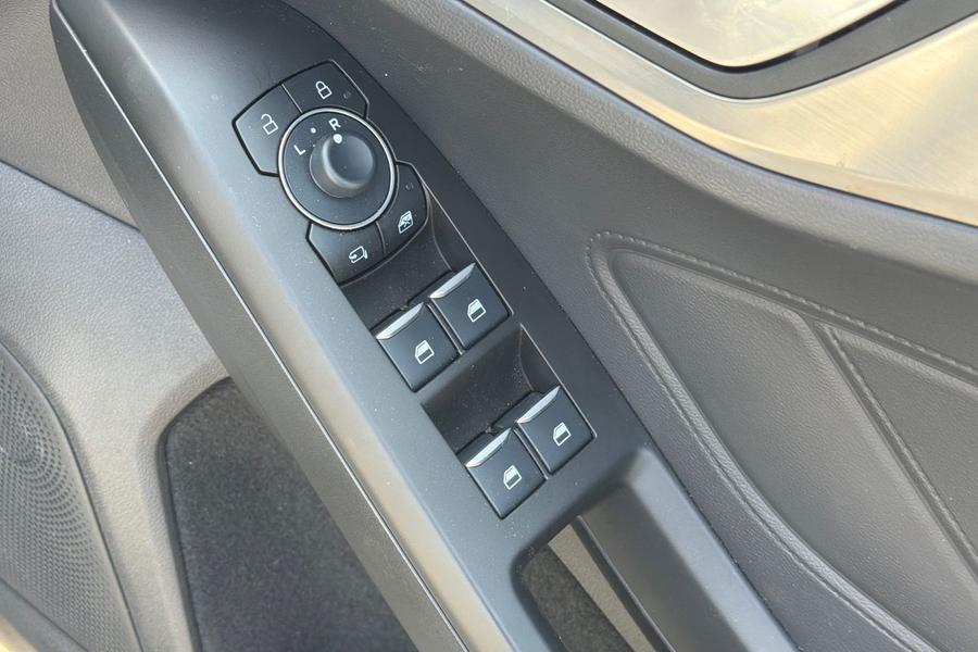 Ford FOCUS Photo autoimg-cfebf03a2c4281a1c036ca184ceb61f1fb644b6a.jpg