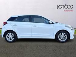 HYUNDAI i20 Photo 4