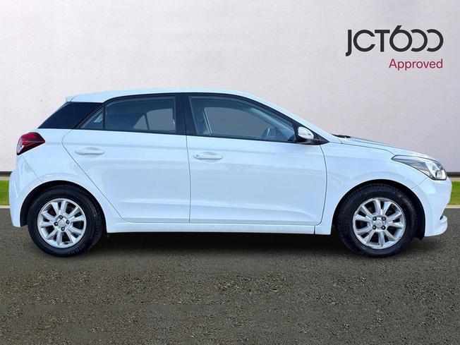 HYUNDAI i20 Photo 4