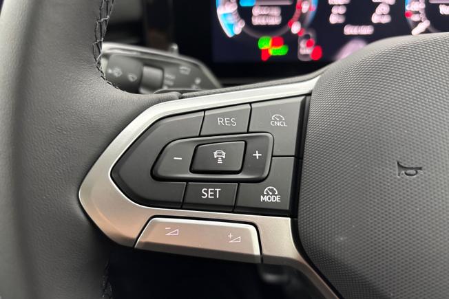 VOLKSWAGEN T-Roc Photo 16