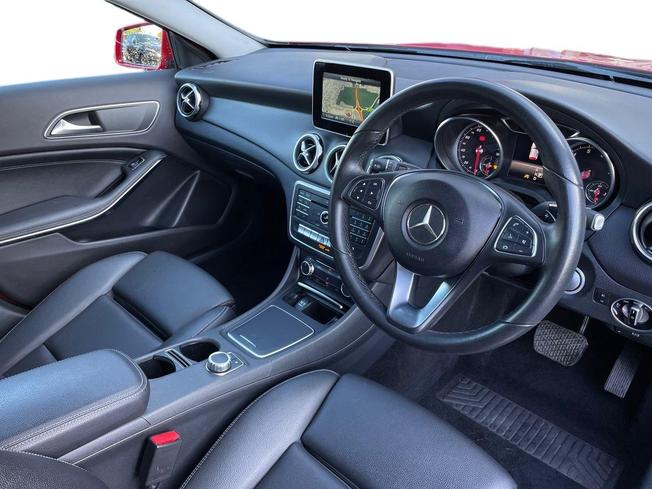MERCEDES-BENZ GLA Photo 6