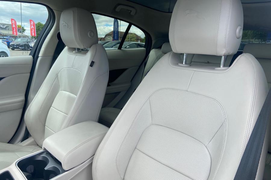 Jaguar I-PACE Photo autoimg-d00eb72ea143e2b00be13be7b497bc3211a0663e.jpg
