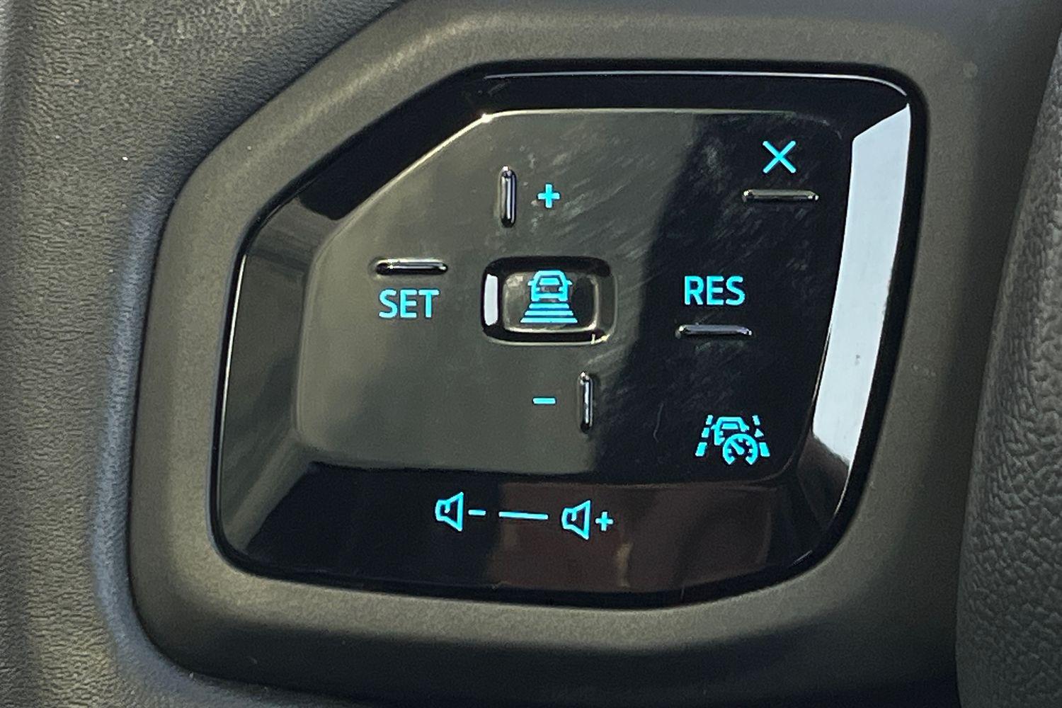 Ford EXPLORER Photo 24