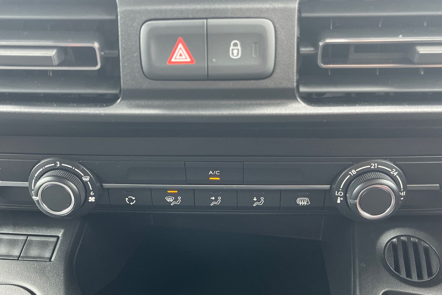 Citroen BERLINGO Photo 32