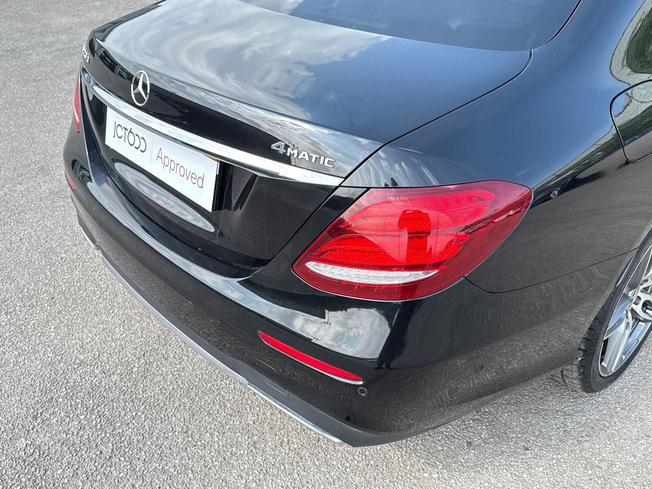 MERCEDES-BENZ E Class Photo 22