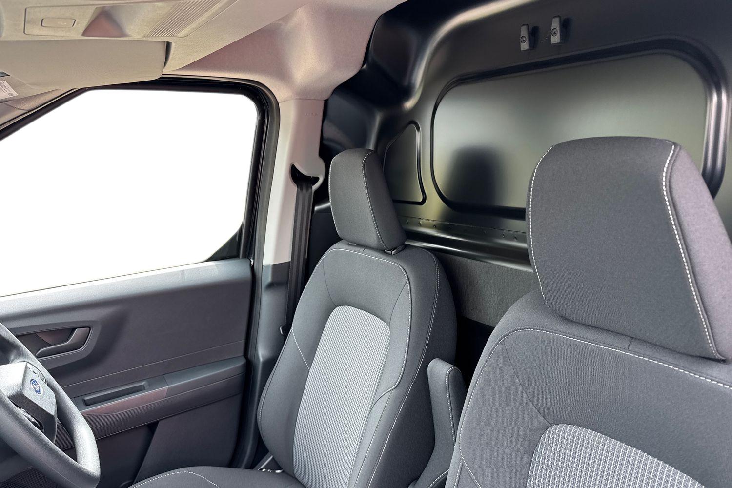 Ford E-TRANSIT COURIER Photo 10
