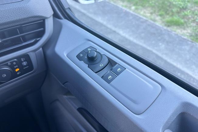 VOLKSWAGEN Transporter Photo 37