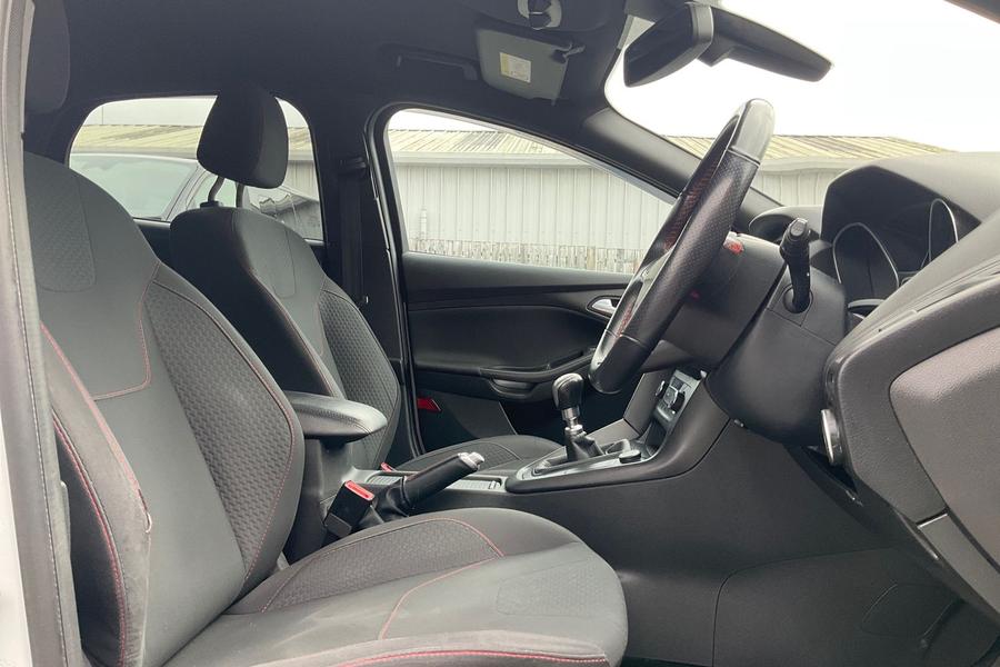 Ford FOCUS Photo autoimg-d02b3f7a57aca404b023668903ed83a6b5c435a5.jpg